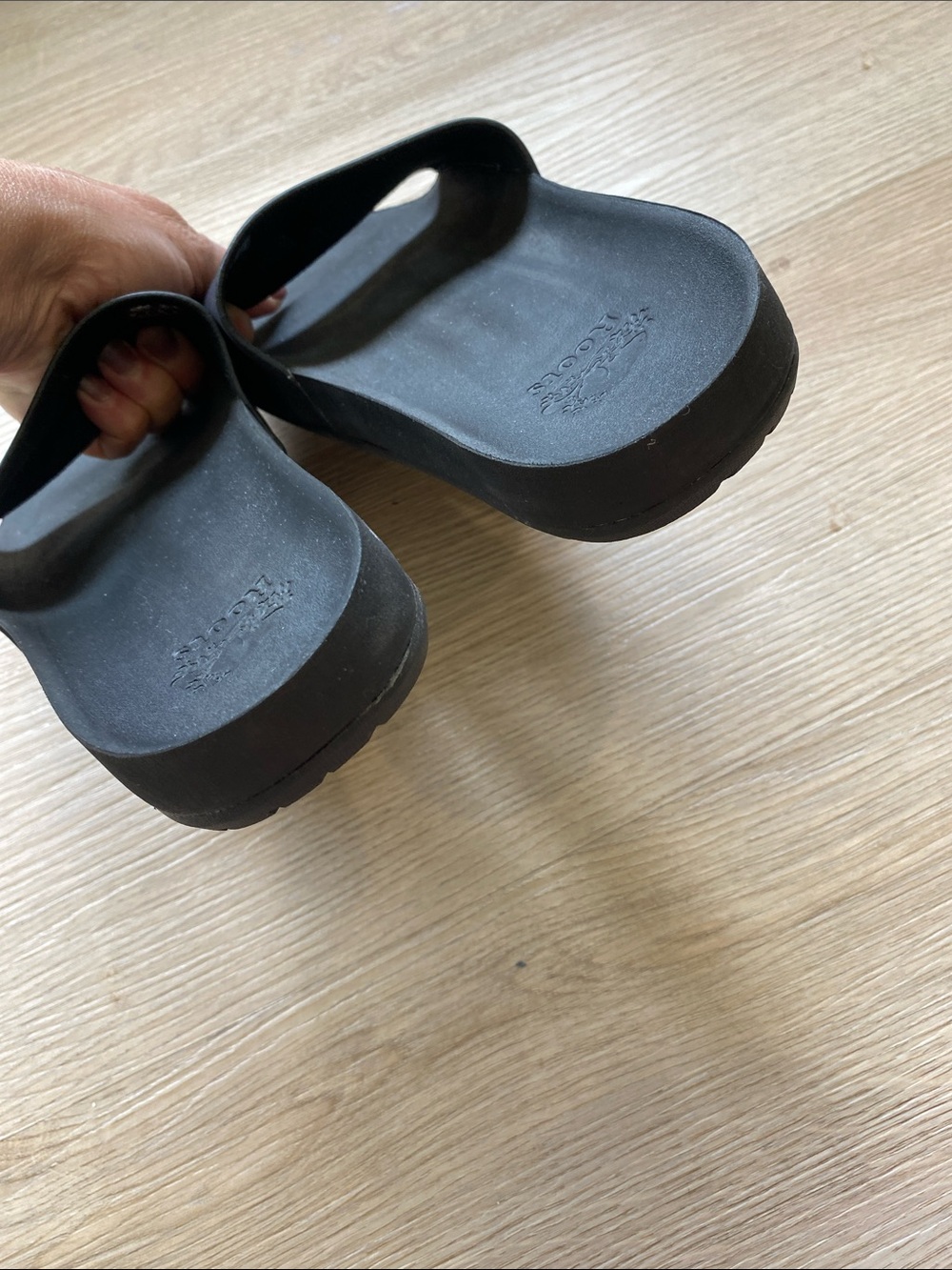 Roots Black Logo Slide Sandals Comfort Pool Slides Women’s Size 10 EU 40 - Picture 4 of 7